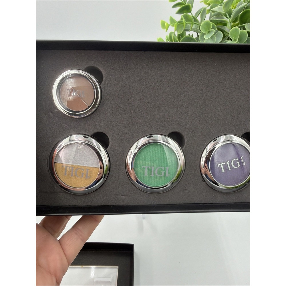 TIGI Cosmetics High Density Eye Shadow Makeup - 4 Shades w/ Dual Scultpting Duo